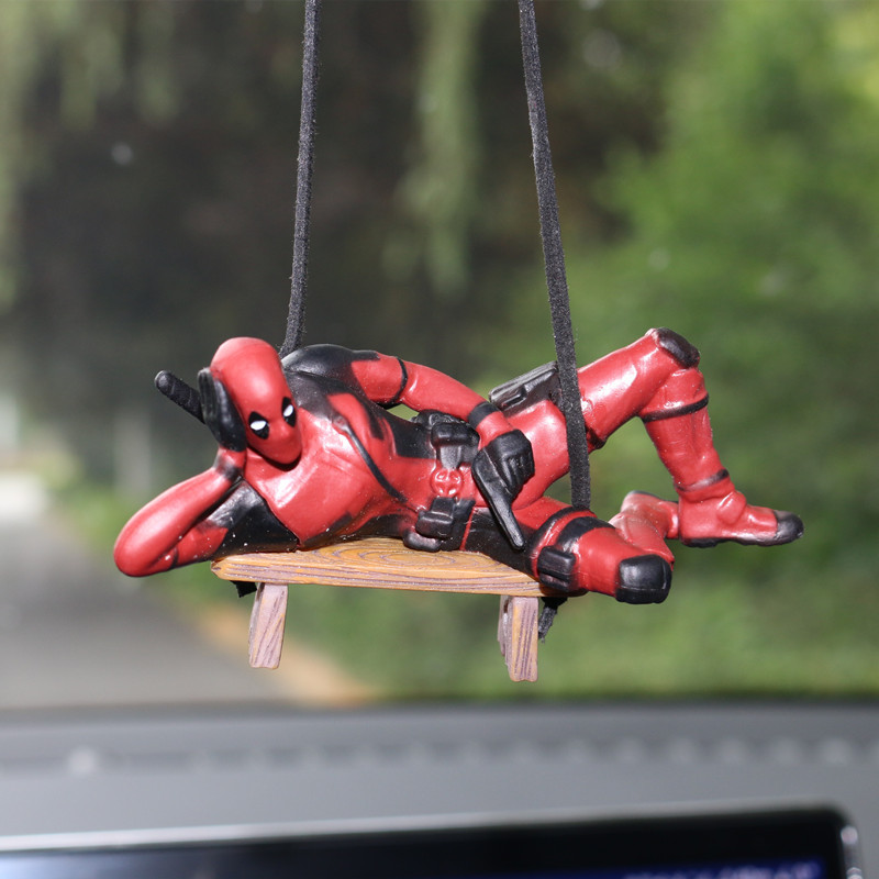 Car Accessories Xmas - マーベルデッドプール車のバックミラーペンダント読書デッドプール車のペンダントミニ模型玩具アクションフィギュア新しいホットクリスマスギフトおもちゃ