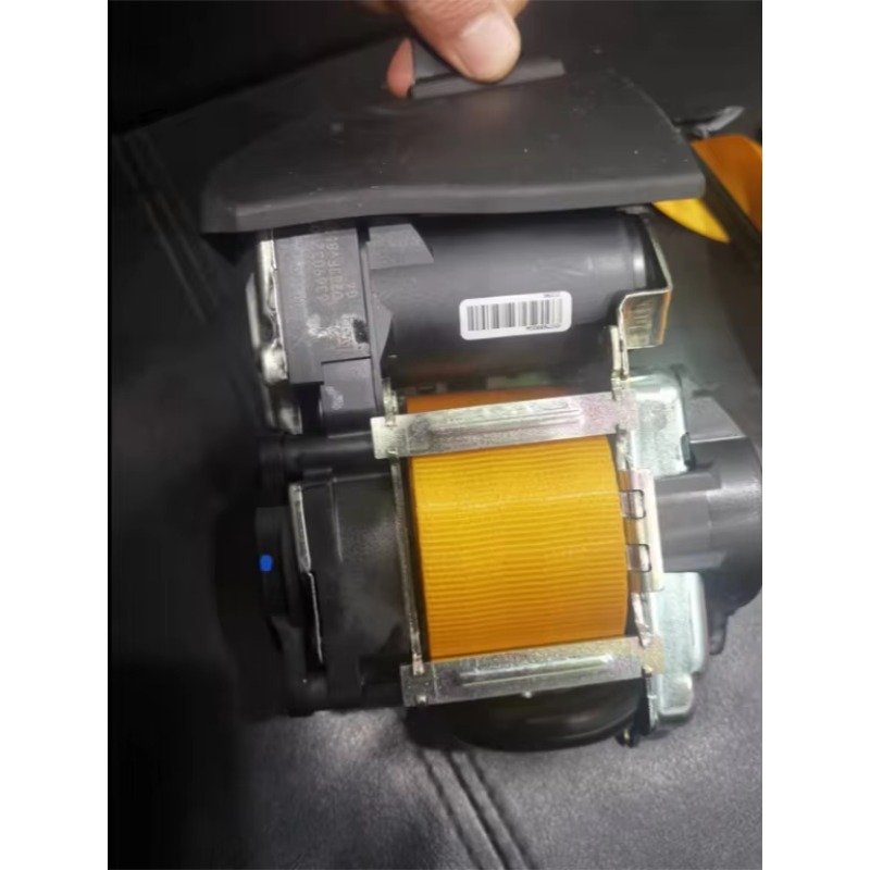 ボルボXC60 2018用オートセーフティベルト321315 - Volvo Car Accessories Xc60 のレビューと価格