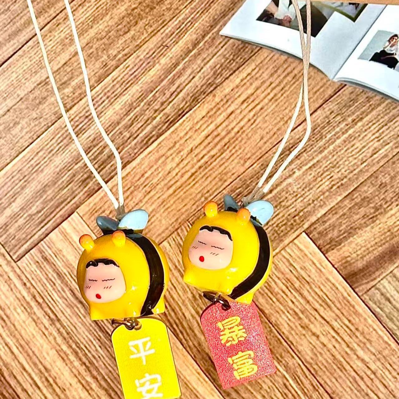 クレヨンしんちゃん ハチのコスプレフィギュア 車用吊り下げペ - Car Accessories Etsy のレビューと価格